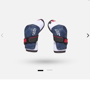 CCM NEXT ELBOW
PADS YOUTH
 - Blue and White, medium‎ (5-7 yo)